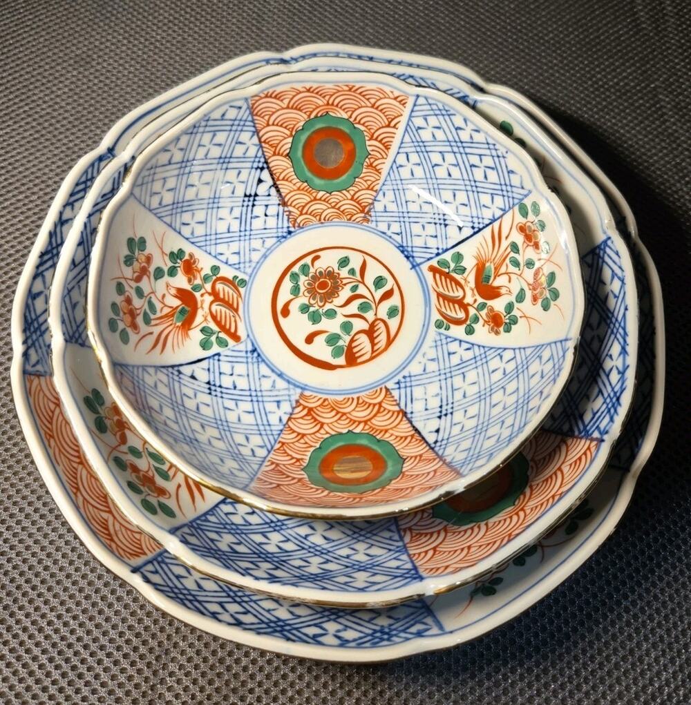 nested set of three vintage Japanese Imari porcelain bowls